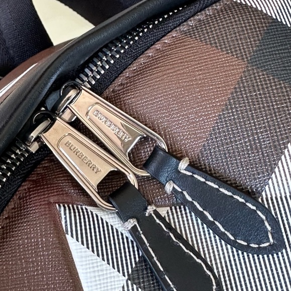 Authentic Burberry backpack - Picture 4 of 16